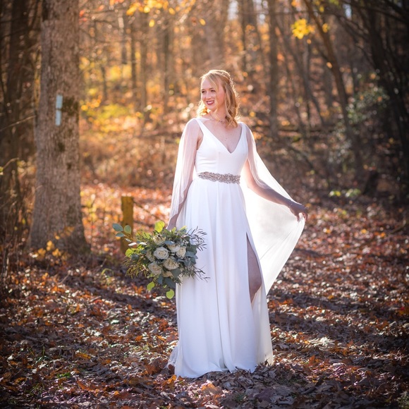 Scout Breeze Wedding Gown & Etsy Accessories - Picture 2 of 5